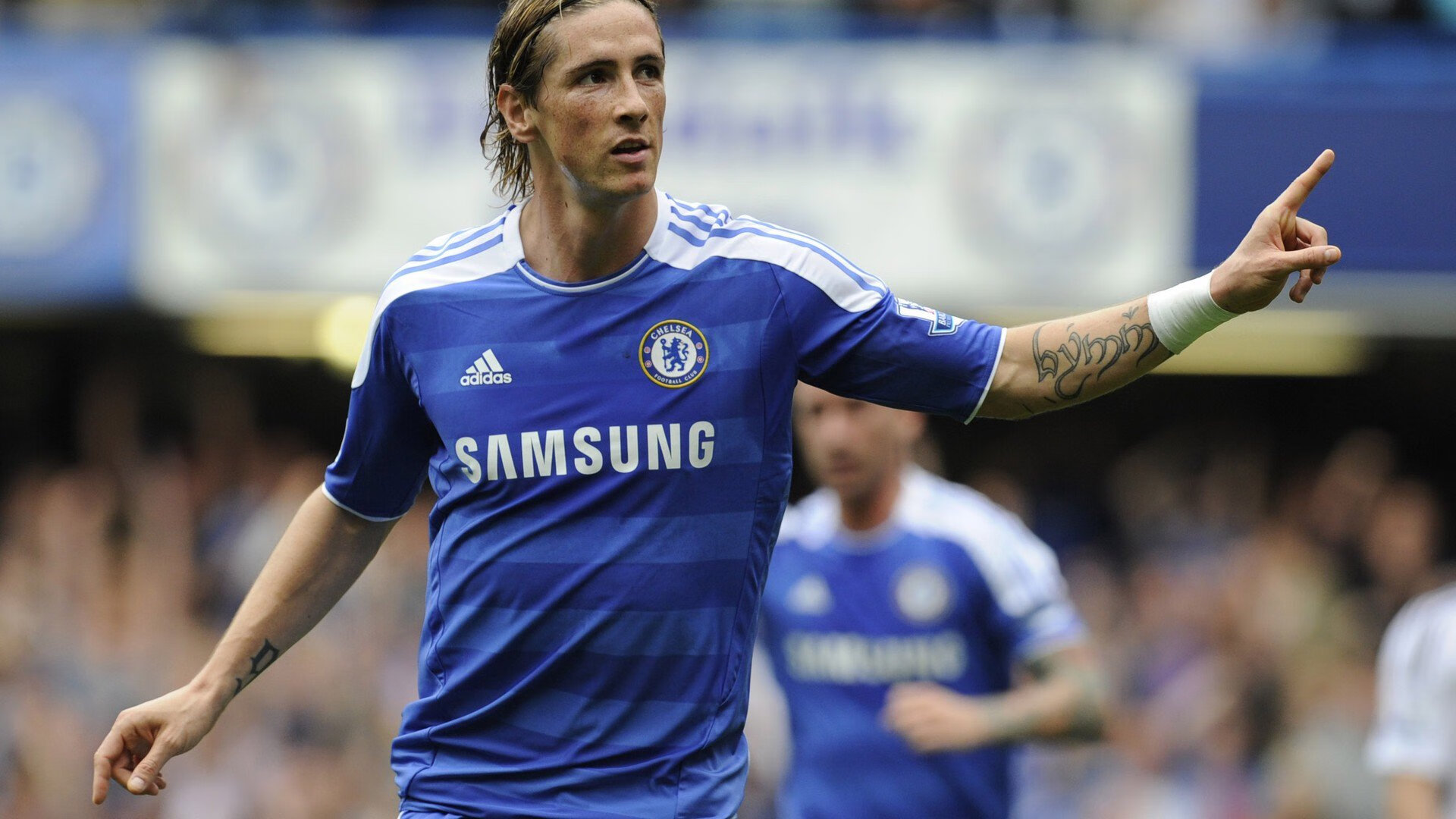 Doinb意外战胜巴塞罗那，晋级下一阶段引爆全场！观众掌声雷动