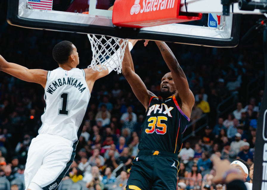 杜兰特在RNG比赛中重返赛场，爆冷引发热议！全场沸腾不已(杜兰特入场)